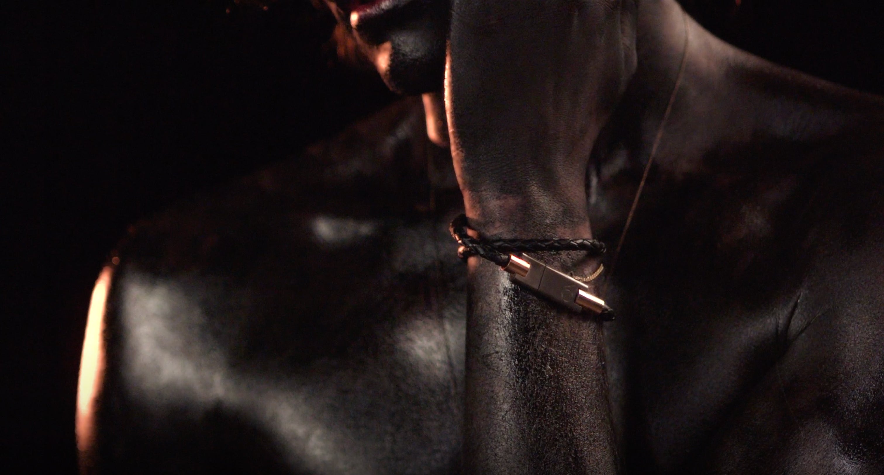 Bolt Bracelet – Apple Lightning Charger